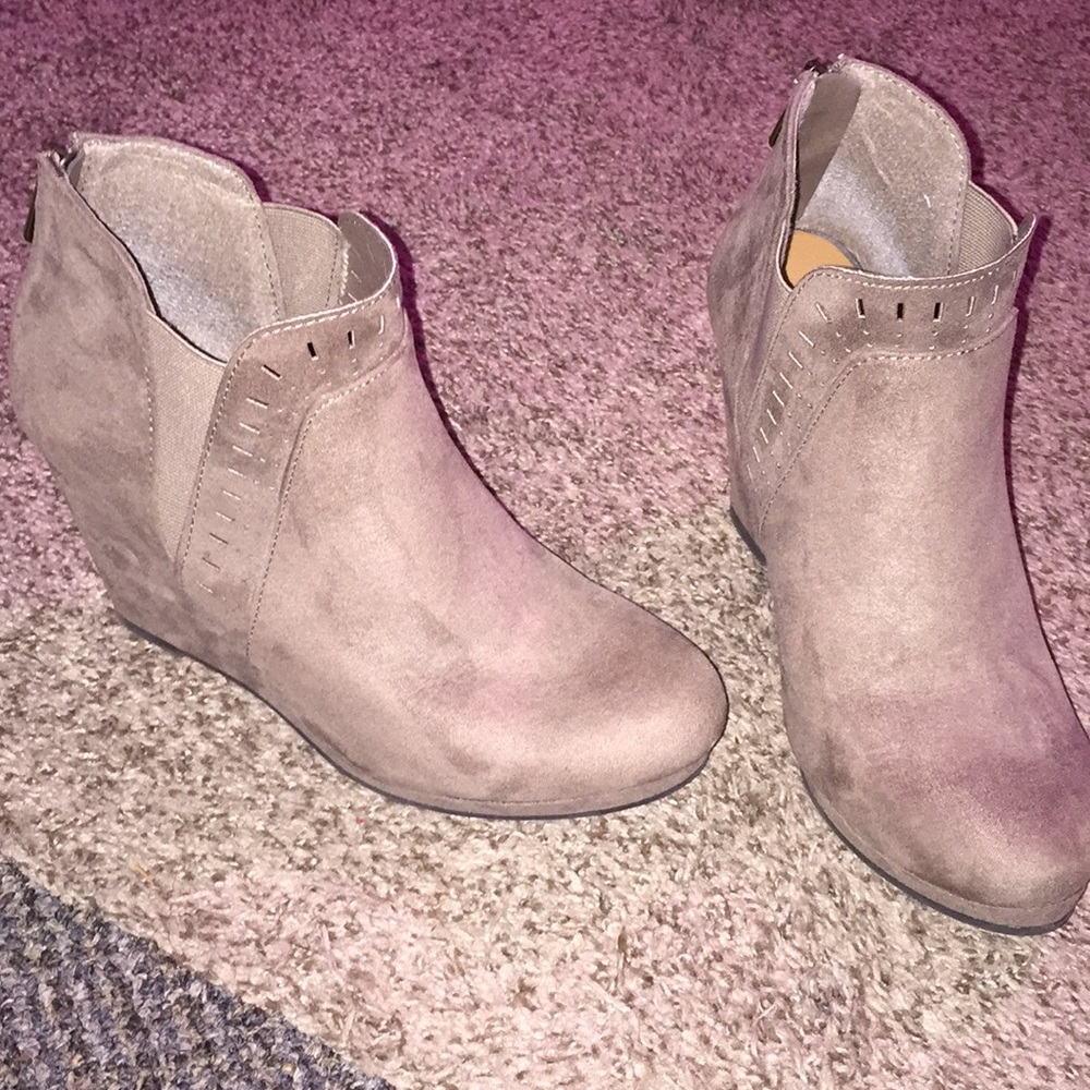 Daisy Fuentes wedges